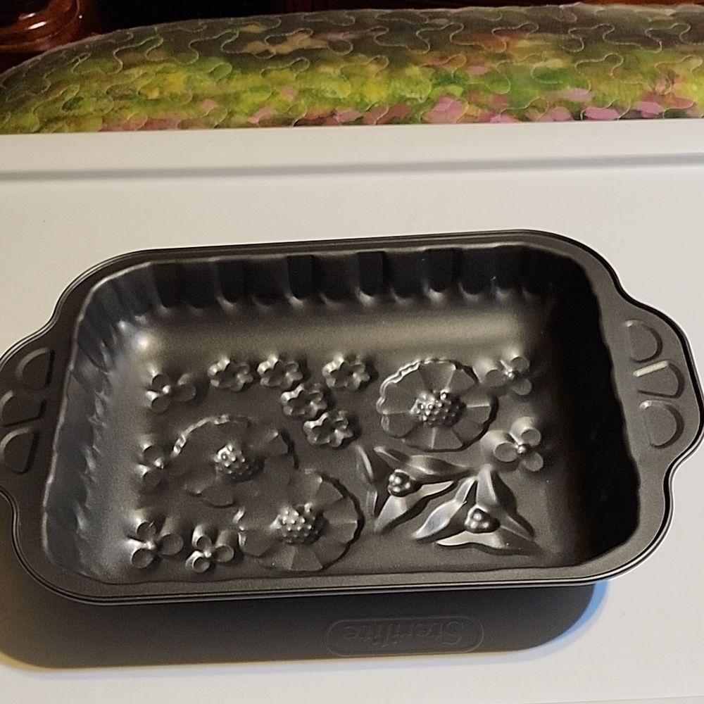 Wilton Floral Cake Pan